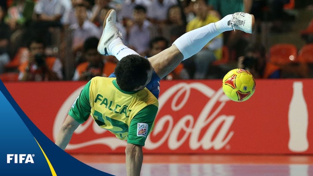 How to play indoor soccer How to play indoor soccer